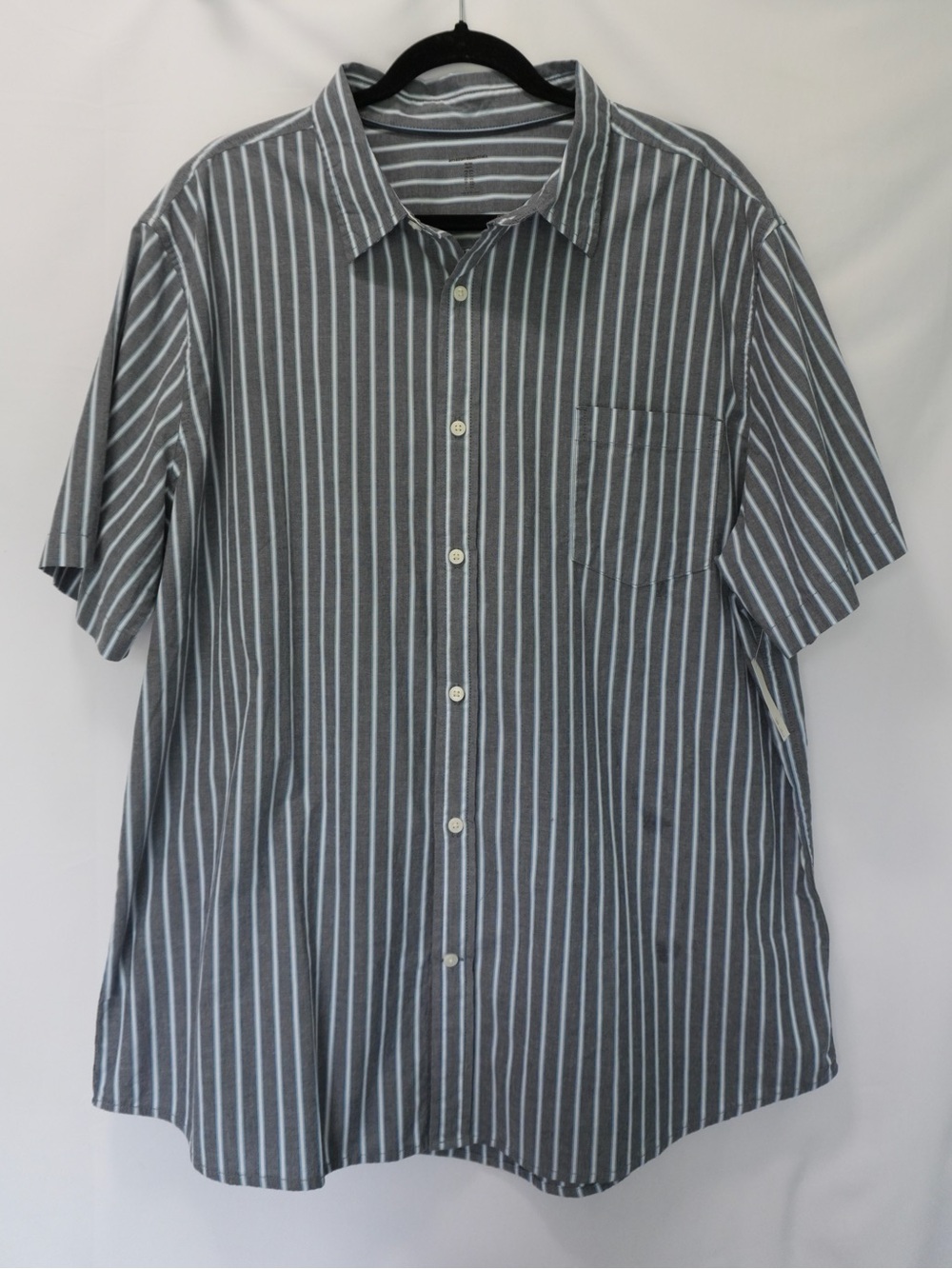 Amazon essentials Men's Gray Striped Short-Sleeve Shirt size XXL